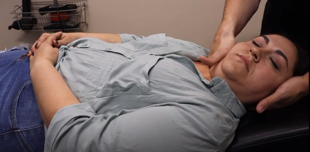 Video: Satisfying Cracks Chiro Adjustment